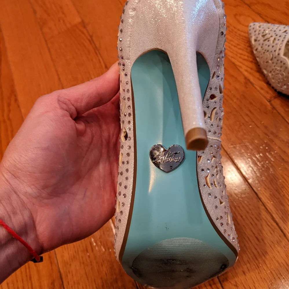 Betsey Johnson Shoes - Picture 5 of 5